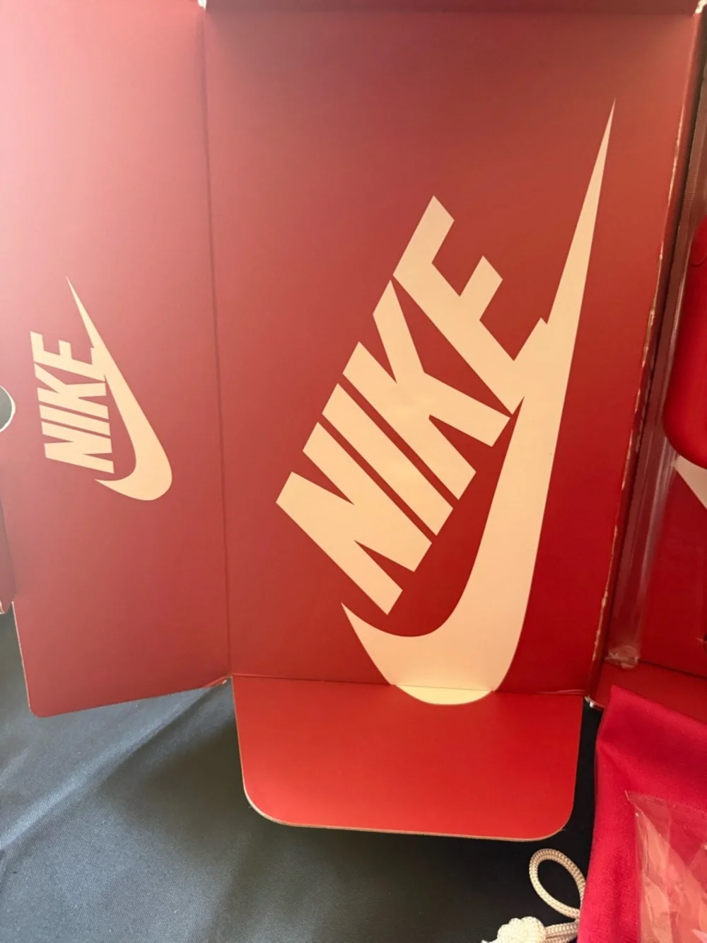 New Stanley 40oz Nike Red Stanley Love Shack with Box Dust Bag Straw and Topper - Picture 6 of 9